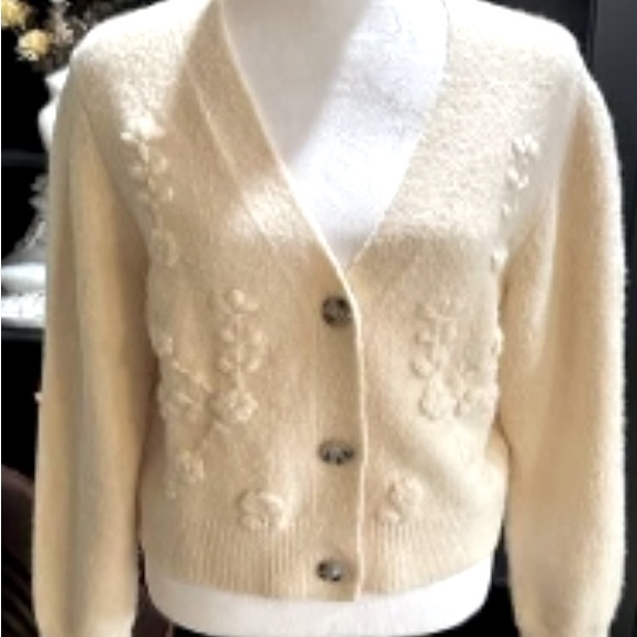 Cream V neck Cardigan - Picture 6 of 8